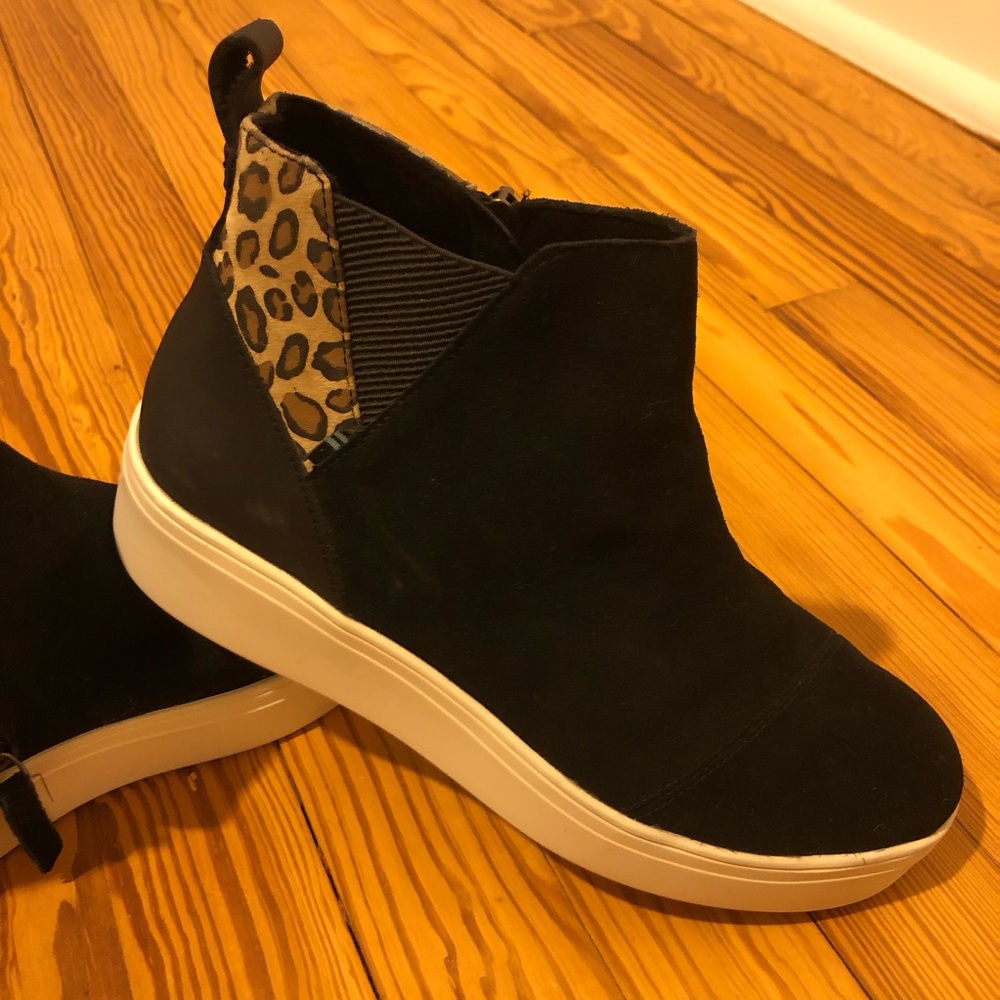 TOMS Jamie Black & Leopard Print Suede Women's Sneakers Bootie Size 9 *FLAW*
